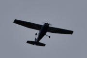 Morten 13 oktober 2019 - LN-BDL tar en runde over Høyenhall. Cessna 172 er en svært vanlig modell som klubbfly i norske flyklubber