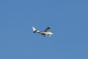 Morten 20 april 2020 - LN-EDB over Høyenhall, det er Sameiet LN-EDB som er ute med sin Cessna 182S Skylane fra 1999,  som var den eneste vi så i dag