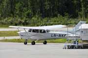 Morten 11 juli 2020 - LN-NKF på Notodden flyplass, her står Notodden og Kongsberg Flyklubb med sin Cessna 172R Skyhawk fra 2008