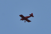 Morten 23 juni 2020 - LN-ABC over Høyenhall, og da er den akkurat nærme nok. Det er en Van´s RV-8 fra 2002 som Stian eier, og det er sankthansaften i dag