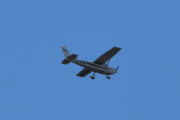 Morten 3 mai 2020 - LN-EDB over Høyenhall, det er en Cessna 182S