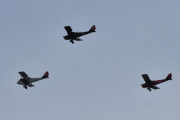 Morten 8 mai 2020 - LN-KFM og LN-ADC og LN-KFT over Høyenhall igjen, så det er noen staselige gamle fly du ser her :-)
