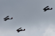 Morten 8 mai 2020 - LN-KFM og LN-ADC og LN-KFT over Høyenhall igjen, nøyaktig 29 minutter senere tar dem en ny runde, men jeg har kamera på en stol like i nærheten mens jeg vasker huset, så jeg er klar