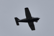 Morten 8 mai 2020 - SE-MLY over Høyenhall, det er en Piper PA-28-181 Archer III fra 1996 som kommer på selveste frigjøringsdagen
