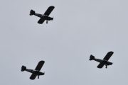 Morten 11 april 2021 - Tre Piper Cub over Høyenhall, vi tar det en gang til, noen ganger må jeg ha det inn med teskje