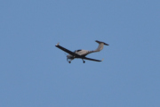Morten 20 april 2021 - LN-FTM over Høyenhall, Oslo Flyveklubb med sitt Diamond DA-40 Next Generation fra 2015, utstyrt med... ja dere vet det nå :-)