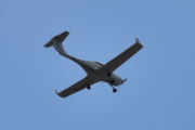 Morten 24 april 2021 - LN-FTS over Høyenhall, der fikk vi med litt blå himmel også, det har vært skiftende vær i dag