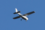 Morten 2 august 2021 - LN-NRF besøker Høyenhall, det er Nedre Romerike Flyklubb som kommer med sitt Cessna 172S Skyhawk fra 2006