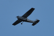 Morten 4 august 2021 - LN-NRF besøker Høyenhall, det er Nedre Romerike Flyklubb som kommer med sitt Cessna 172 Skyhawk fra 2006