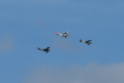 Morten 1 juni 2021 - Fire veteranfly over Høyenhall. Den bakerste er LN-KFT som er en DeHavilland DH-82A Tiger Moth fra 1935 og den fremste er LN-MAV som er en Piper L-4J Grasshopper fra 1944 og den i midten må være LN-KFM som er en DeHavilland DH 60M Moth fra 1929