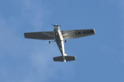 Morten 2 juni 2021 - LN-AGW over Høyenhall, men den har et vingespenn på 11 meter og gata vår er 6 meter bred
