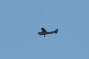 Morten 17 oktober 2021 - Cessna over Høyenhall, jeg er litt usikker på siste bokstaven, men jeg syns det står LN-ASY og da er det et Cessna Reims F172N Skyhawk 100 II som er i privat eie