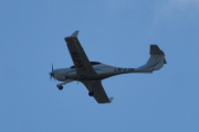 Morten 28 august 2021 - Fly over Høyenhall på luftsportens dag, da fikk vi Diamond DA-40 Next Generation med grå og blå himmel