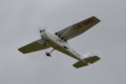 Kevin 18 september 2021 - LN-NRO tar av fra Kjeller flyplass. Han tar bilde av LN-NRO Cessna 172S Skyhawk