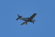 Morten 12 oktober 2021 - LN DAX besøker Høyenhall, det er et privat eid fly som er et Piper PA-28-151 Cherokee Warrior
