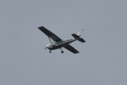 Morten 14 august 2021 - LN-MTT over Høyenhall, dette er Rygge Flyklubb som kommer med sitt Cessna 172M SkyHawk