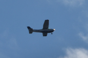 Morten 15 august 2021 - LN-BDL besøker Høyenhall, det er Ringerikes Motorflyklubb med sitt Cessna 172P Skyhawk II