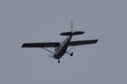Morten 18 september 2021 - LN-NRO besøker Høyenhall, det er Nedre Romerike flyklubb som kommer med sitt Cessna 172S Skyhawk