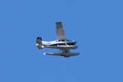 Morten 25 september 2021 - LN-BGO besøker Høyenhall, det er et Cessna A185F Skywagon som er privat eid