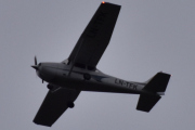 Morten 6 november 2021 - LN-TFK besøker Høyenhall, det er Tønsberg Flyveklubb som kommer med sitt Cessna 172S Skyhawk SP