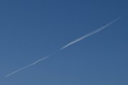 Morten 12 mars 2022 - Småfly over Høyenhall, du passerer et jetfly, men det hjelper ikke