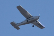 Morten 21 mars 2022 - LN-NRF besøker Høyenhall, det er Nedre Romerike Flyklubb som kommer med sitt Cessna 172 Skyhawk