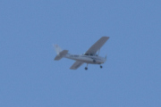 Morten 21 mars 2022 - LN-NRF kommer tilbake, men det var bra at jeg rakk fram, de har jo to av denne Cessna 172 Skyhawk