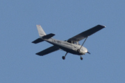 Morten 24 mars 2022 - LN-NRF besøker Høyenhall, dem flyr sitt Cessna 172 Skyhawk og det var fint å se