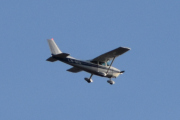 Morten 26 mars 2022 - LN-NFA besøker Høyenhall, det er et Cessna 182Q Skylane som kommer på besøk