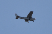 Morten 26 mars 2022 - LN-NRF over Høyenhall, dem flyr sitt Cessna 172 Skyhawk som dem har to av