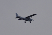 Morten 27 november 2021 - LN-NRO besøker Høyenhall, dem er ute og flyr sitt Cessna 172S Skyhawk