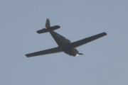 Morten 8 mars 2022 - LN-UAX besøker Høyenhall, men nå flyr den mot solen og jeg kan ikke følge "Guleböjen" lenger :-)