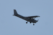 Morten 1 september 2021 - LN-NRF besøker Høyenhall, klokken er 13.13. Det er Nedre Romerike Flyklubb som kommer med sin Cessna 172S Skyhawk
