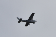 Morten 13 september 2021 - LN-EDB besøker Høyenhall, det er Sameiet LN-EDB som kommer med sin Cessna 182S fra 1999