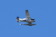 Morten 25 september 2021 - LN-BGO besøker Høyenhall, det er en Cessna A185F Skywagon som er privat eid