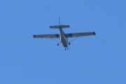 Morten 14 februar 2021 - LN-TVD over Høyenhall, jeg rakk det akkurat. Det er en Cessna 172D Skyhawk som kommer fra Fetsund
