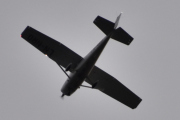 Morten 1 juli 2021 - LN-NRO besøker Høyenhall, sent på kvelden kommer Nedre Romerike flyklubb og besøker oss
