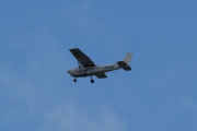 Morten 11 juli 2021 - LN-NRF over Høyenhall, det er en Cessna 172S Skyhawk fra 2005, har lært med dette nå