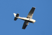 Morten 15 juli 2021 - LN-NRO besøker oss om kvelden, her flyr dem med sin Cessna 172S Skyhawk SP fra 2009