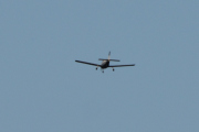 Morten 21 juli 2021 - Småfly over Høyenhall, min feil, klokken er ni om kvelden og jeg er for sent ute på verandaen. Men det ser ut som en Piper