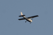 Morten 23 juli 2021 - LN-MTH på rundtur rundt Høyenhall, her kommer jo en Cessna 172N Skyhawk 100 II som jeg kjenner så godt