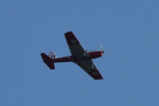 Morten 24 juli 2021 - LN-DHC besøker Høyenhall, det er Nedre Romerike flyklubb Veteranflygruppen som kommer med sin DHC-1 Chipmunk