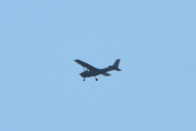 Morten 24 juli 2021 - LN-MTT over Høyenhall, det er en Cessna 172M Skyhawk fra 1975, like gammel som bilen min
