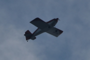 Morten 28 juli 2021 - LN-FIN besøker Høyenhall, den moderne RV-7 har seter der piloten og passasjeren sitter ved siden av hverandre og er et aerobatisk-kompatibelt fly