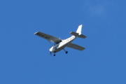 Morten 3 juli 2021 - LN-AGW besøker Høyenhall, det er Gardermoen Flyklubb som kommer med sin Cessna 172S Skyhawk SP som er en 2005 modell