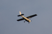 Morten 9 juli 2021 - LN-NRF besøker Høyenhall, dem kommer i sin Cessna 172S Skyhawk