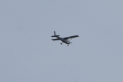 Morten 2 mai 2021 - LN-NRO over Høyenhall, litt for langt unna til at jeg kan identifisere det. Men i ettertid så kan vi skrive at det er Nedre Romerike Flyklubb som er ute med sin Cessna 172S Skyhawk SP fra 2009