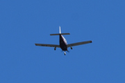 Morten 8 mai 2021 - LN-KVK over Høyenhall, han her gikk jeg nesten glipp av men kjenner han igjen. Det er Piper Aircraft PA-32-301XTC