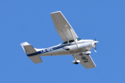 Morten 8 mai 2021 - LN-NFA over Høybråten, jeg er på besøk i dag hos Erik, og dem flyr lavere her enn på Høyenhall :-)