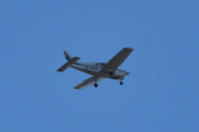 Morten 12 oktober 2021 - LN DAX besøker Høyenhall, det er et privat eid fly som er en Piper PA-28-151 Cherokee Warrior fra 1975